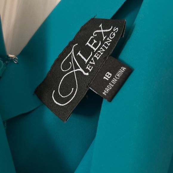 Teal green Wedding guest dress. - Picture 4 of 5